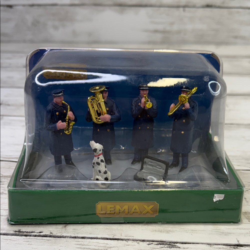 Lemax 2019 Firehouse Band Caddington Village #93421 Dalmatians Firemen Trumpets